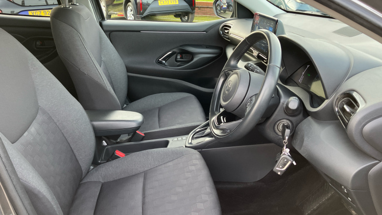 Toyota Yaris 1.5 Hybrid Design 5dr CVT Hybrid Hatchback